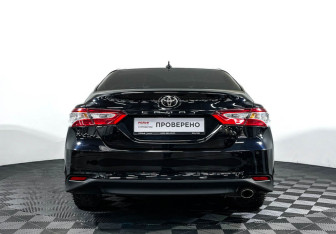 Подержанный автомобиль Toyota Camry Sedan 2018 года (6 фото)