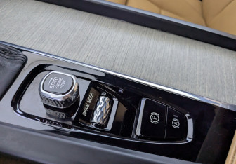 Подержанный автомобиль Volvo XC60 2018 года (15 фото)