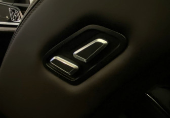 Подержанный автомобиль Geely Monjaro 2025 года (11 фото)