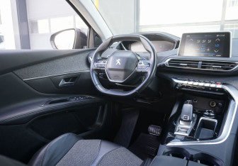 Подержанный автомобиль Peugeot 5008 Suv 2018 года (13 фото)