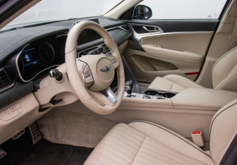 Подержанный автомобиль Genesis G70 2019 года (10 фото)