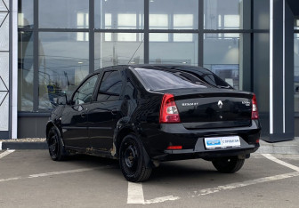 Подержанный автомобиль Renault Logan Sedan 2012 года (7 фото)