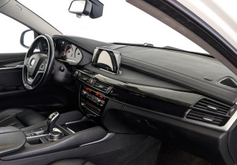 Подержанный автомобиль BMW X6 2016 года (13 фото)