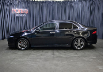 Подержанный автомобиль Honda Accord Sedan 2007 года (8 фото)