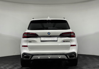Подержанный автомобиль BMW X5 2021 года (4 фото)