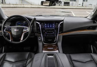 Подержанный автомобиль Cadillac Escalade Suv 2017 года (13 фото)