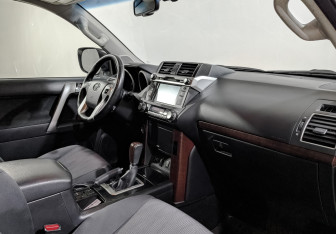 Подержанный автомобиль Toyota Land Cruiser Prado 2014 года (13 фото)