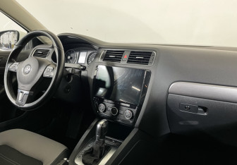 Подержанный автомобиль Volkswagen Jetta Sedan 2013 года (9 фото)