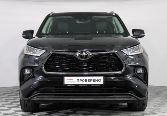 Подержанный автомобиль Toyota Highlander 2021 года (2 фото)