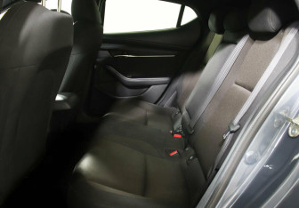 Подержанный автомобиль Mazda 3 Hatchback 2019 года (13 фото)