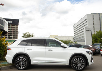 Подержанный автомобиль Geely Monjaro 2025 года (3 фото)