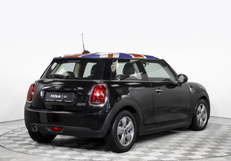 Подержанный автомобиль MINI Hatch 2019 года (5 фото)