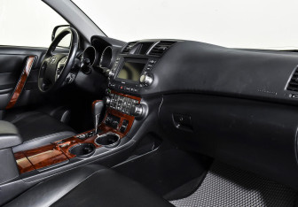 Подержанный автомобиль Toyota Highlander 2013 года (8 фото)
