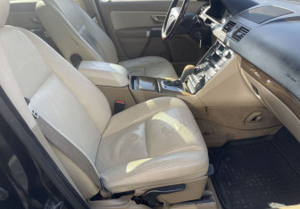 Подержанный автомобиль Volvo XC90 2008 года (9 фото)