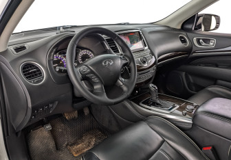 Подержанный автомобиль Infiniti QX60 2018 года (15 фото)