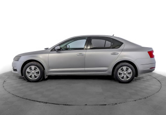 Подержанный автомобиль Skoda Octavia Liftback 2019 года (8 фото)