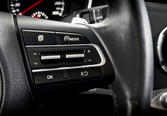 Подержанный автомобиль Kia Stinger 2021 года (30 фото)