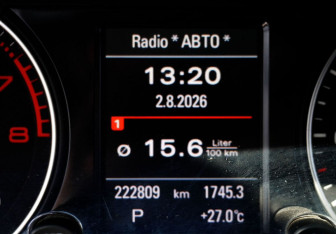 Подержанный автомобиль Audi Q5 2011 года (15 фото)