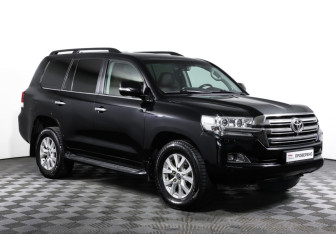 Подержанный автомобиль Toyota Land Cruiser Suv 2018 года (3 фото)