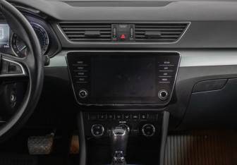 Подержанный автомобиль Skoda Superb Liftback 2017 года (14 фото)