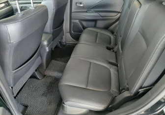Подержанный автомобиль Mitsubishi Outlander 2018 года (15 фото)