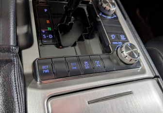 Подержанный автомобиль Toyota Land Cruiser Suv 2016 года (16 фото)