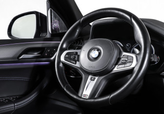 Подержанный автомобиль BMW X3 2018 года (12 фото)