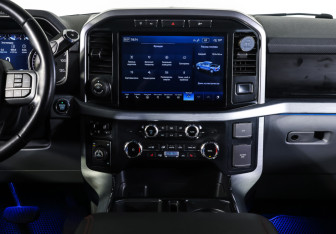 Подержанный автомобиль Ford F-150 2022 года (12 фото)