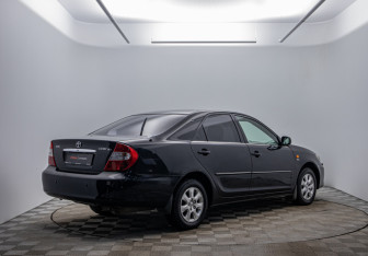 Подержанный автомобиль Toyota Camry Sedan 2004 года (5 фото)