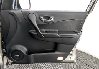 Подержанный автомобиль Renault Koleos 2013 года (24 фото)