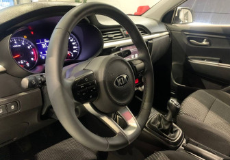 Подержанный автомобиль Kia Rio Sedan 2019 года (13 фото)