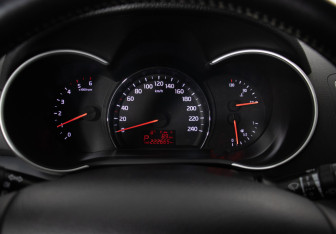 Подержанный автомобиль Kia Sorento 2013 года (12 фото)