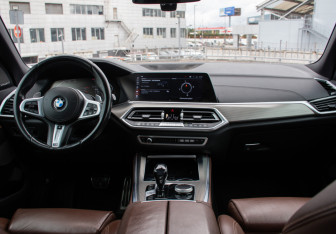 Подержанный автомобиль BMW X5 2020 года (16 фото)