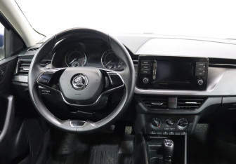 Подержанный автомобиль Skoda Rapid Liftback 2021 года (14 фото)