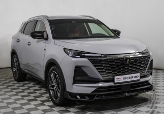 Подержанный автомобиль Changan UNI-S 2024 года (3 фото)