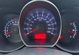 Подержанный автомобиль Kia Rio Sedan 2014 года (12 фото)