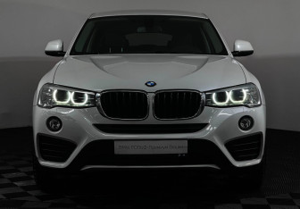 Подержанный автомобиль BMW X4 2017 года (19 фото)