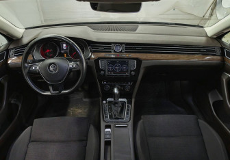 Подержанный автомобиль Volkswagen Passat Sedan 2015 года (11 фото)
