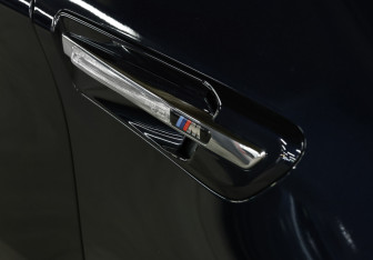 Подержанный автомобиль BMW X6 M 2013 года (27 фото)