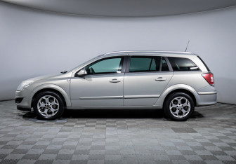 Подержанный автомобиль Opel Astra Wagon 2007 года (8 фото)
