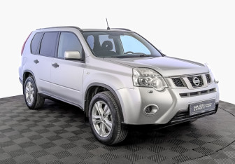 Подержанный автомобиль Nissan X-Trail 2013 года (3 фото)