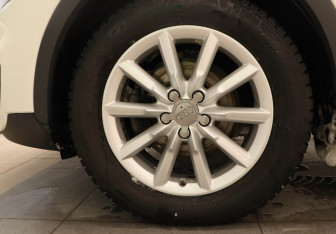 Подержанный автомобиль Audi Q3 2013 года (23 фото)