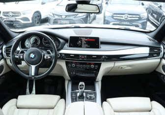 Подержанный автомобиль BMW X5 2016 года (12 фото)