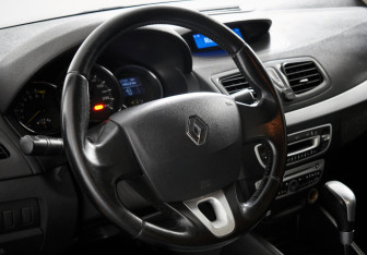 Подержанный автомобиль Renault Fluence 2012 года (13 фото)