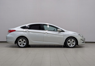 Подержанный автомобиль Hyundai i40 Sedan 2014 года (20 фото)