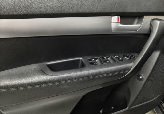Подержанный автомобиль Kia Sorento 2014 года (14 фото)