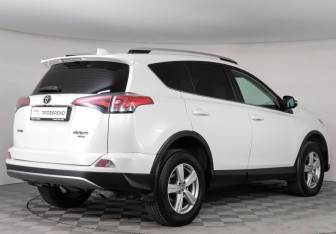 Подержанный автомобиль Toyota RAV4 2017 года (5 фото)
