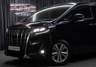 Подержанный автомобиль Toyota Alphard 2019 года (25 фото)