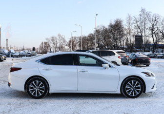 Подержанный автомобиль Lexus ES 2021 года (4 фото)