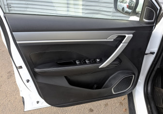 Подержанный автомобиль Geely Coolray 2023 года (19 фото)